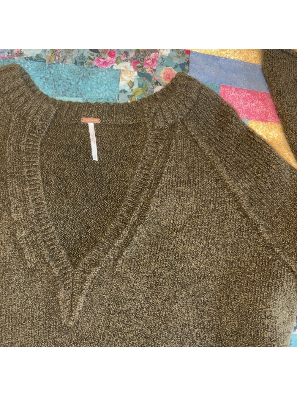 Free People Wool Blend V-Neck Flare Sleeve Woman’s Small Sweater Cozy Casual - Picture 2 of 9
